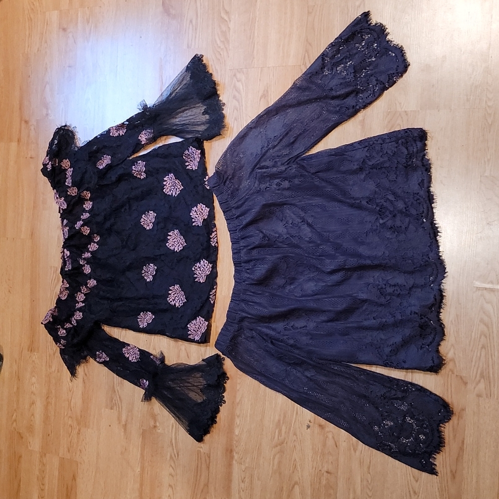 2 romantic lace shirts large Arizona Adiva